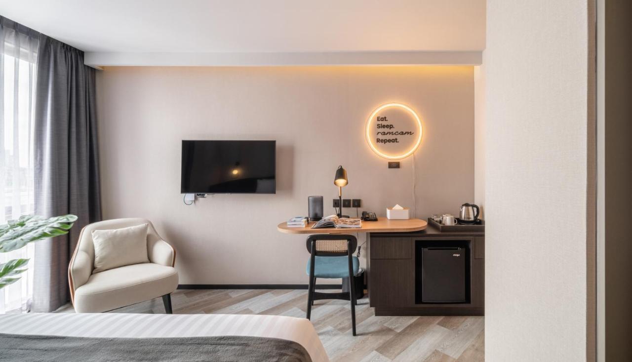 Seekers Finders Rama IV Hotel Surestay Collection By BW Bangkok Extérieur photo