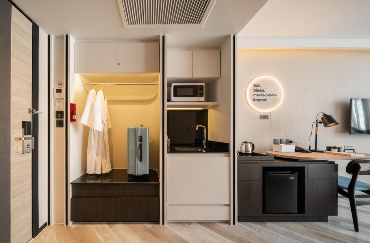 Seekers Finders Rama IV Hotel Surestay Collection By BW Bangkok Extérieur photo