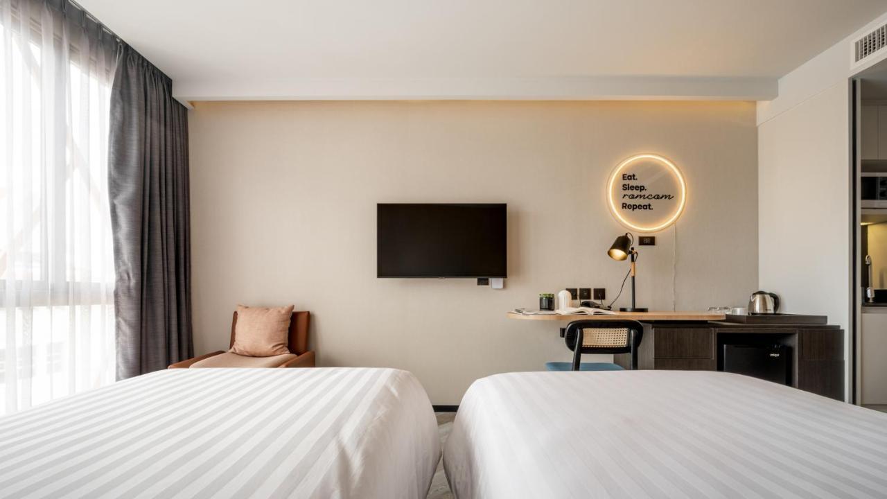 Seekers Finders Rama IV Hotel Surestay Collection By BW Bangkok Extérieur photo